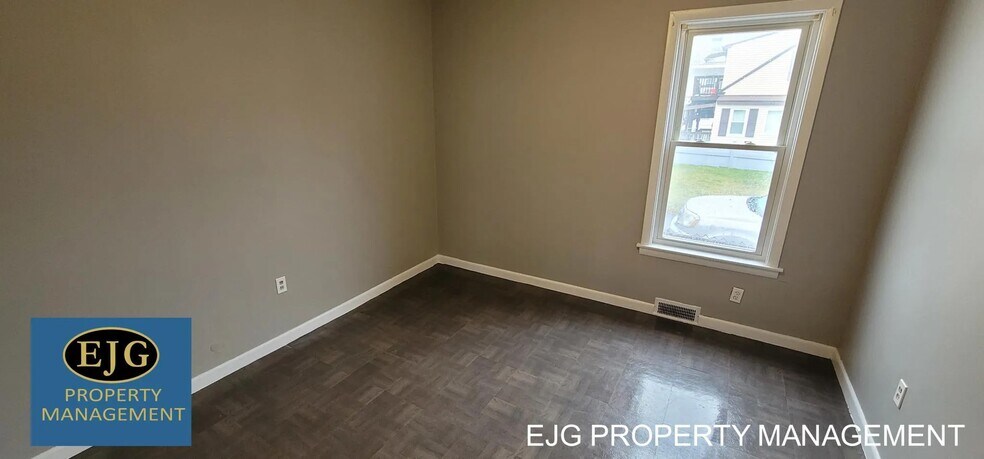 Building Photo - 454 Dubuque St