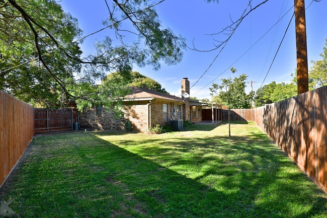 Building Photo - Cul-de-Sac 3/2/2; Ward, Madison, Cooper schools