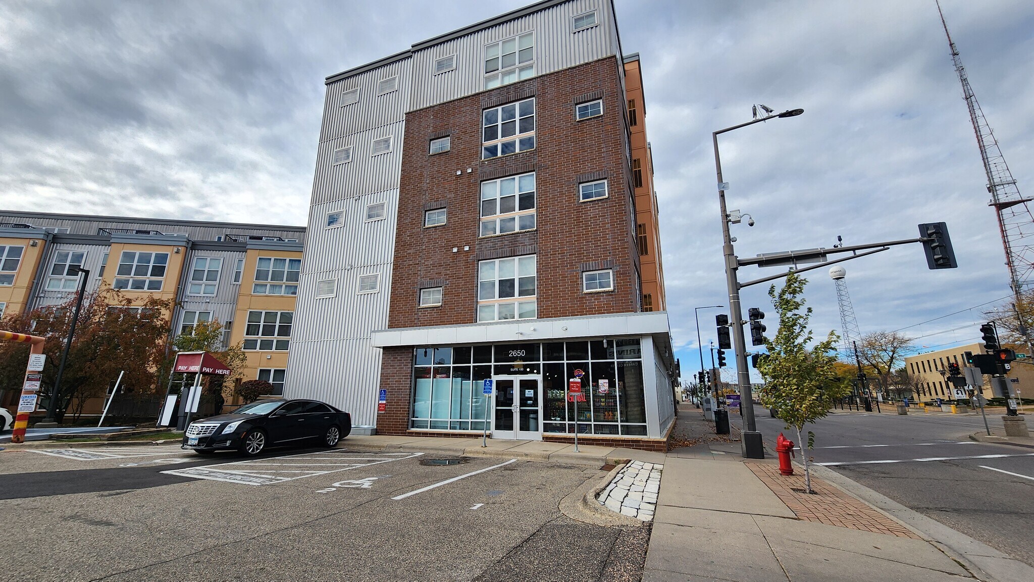 Building Photo - 2650 University Ave W