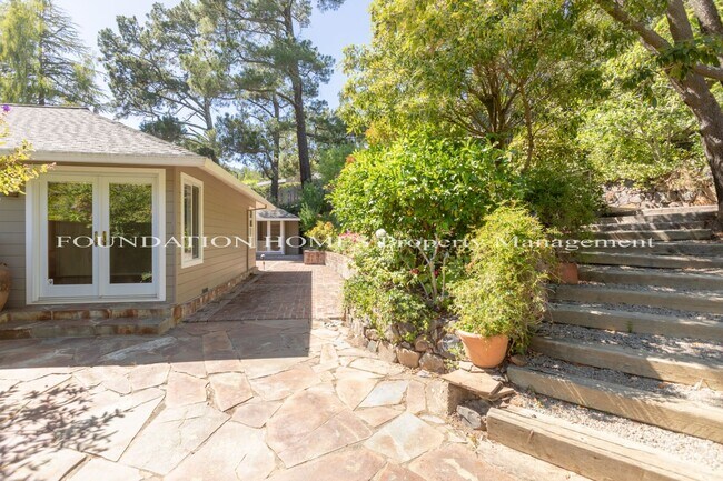 Building Photo - Upscale Country Club 3BD/2BA with BONUS Ro...