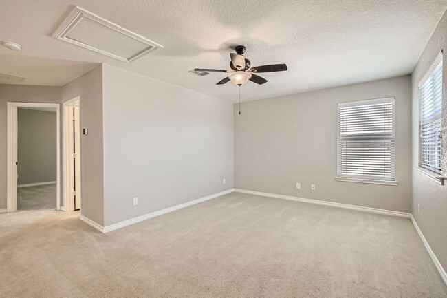 Building Photo - Charming 3 Bedroom Home Near