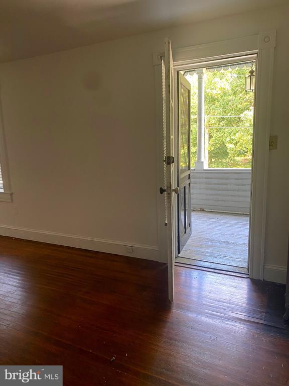 Building Photo - 421 E Lake Ave