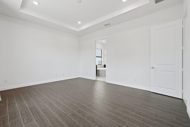 Building Photo - 11760 Bayview Cir