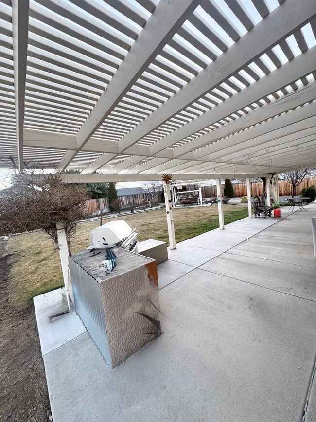 Building Photo - Charming 5 Bedroom One Story