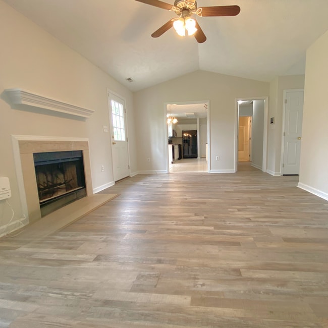 Building Photo - 3 Bedroom/3 Bath Ranch Close to Fort Liberty