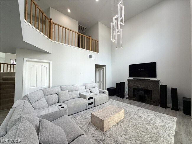 Building Photo - 2724 Monrovia Dr