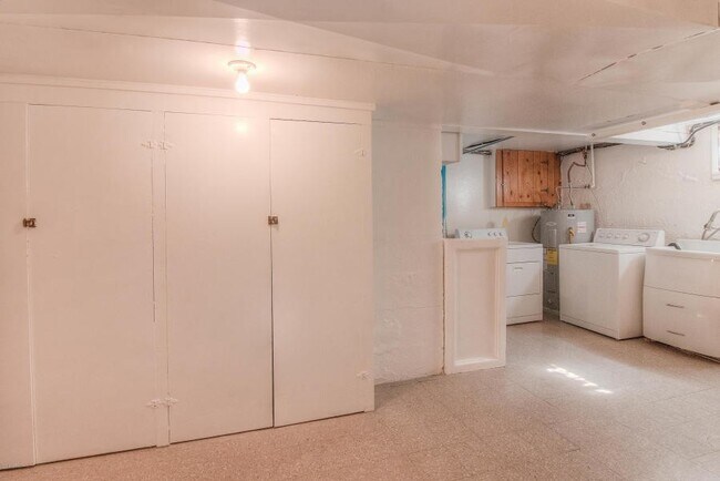 Building Photo - Beautiful Home Near Franklin Park