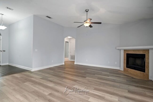 Building Photo - 6130 Autumn Pines Cir