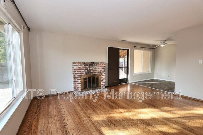 Building Photo - 10624 Chardonay Dr