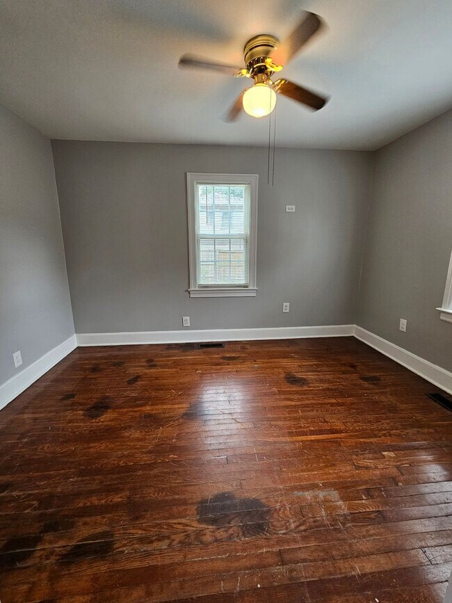 Building Photo - Discover Your New Everyday Haven in Hanahan!