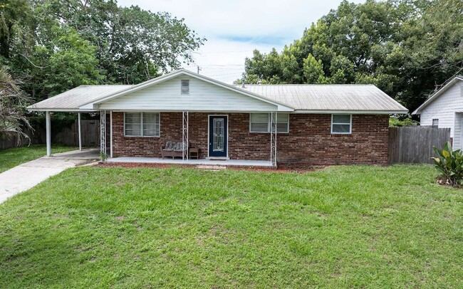 Primary Photo - 1155 SE Magnolia Loop