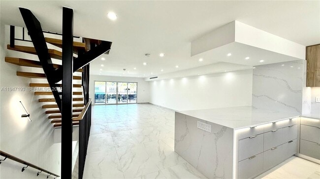 Building Photo - 3826 NE 171 St