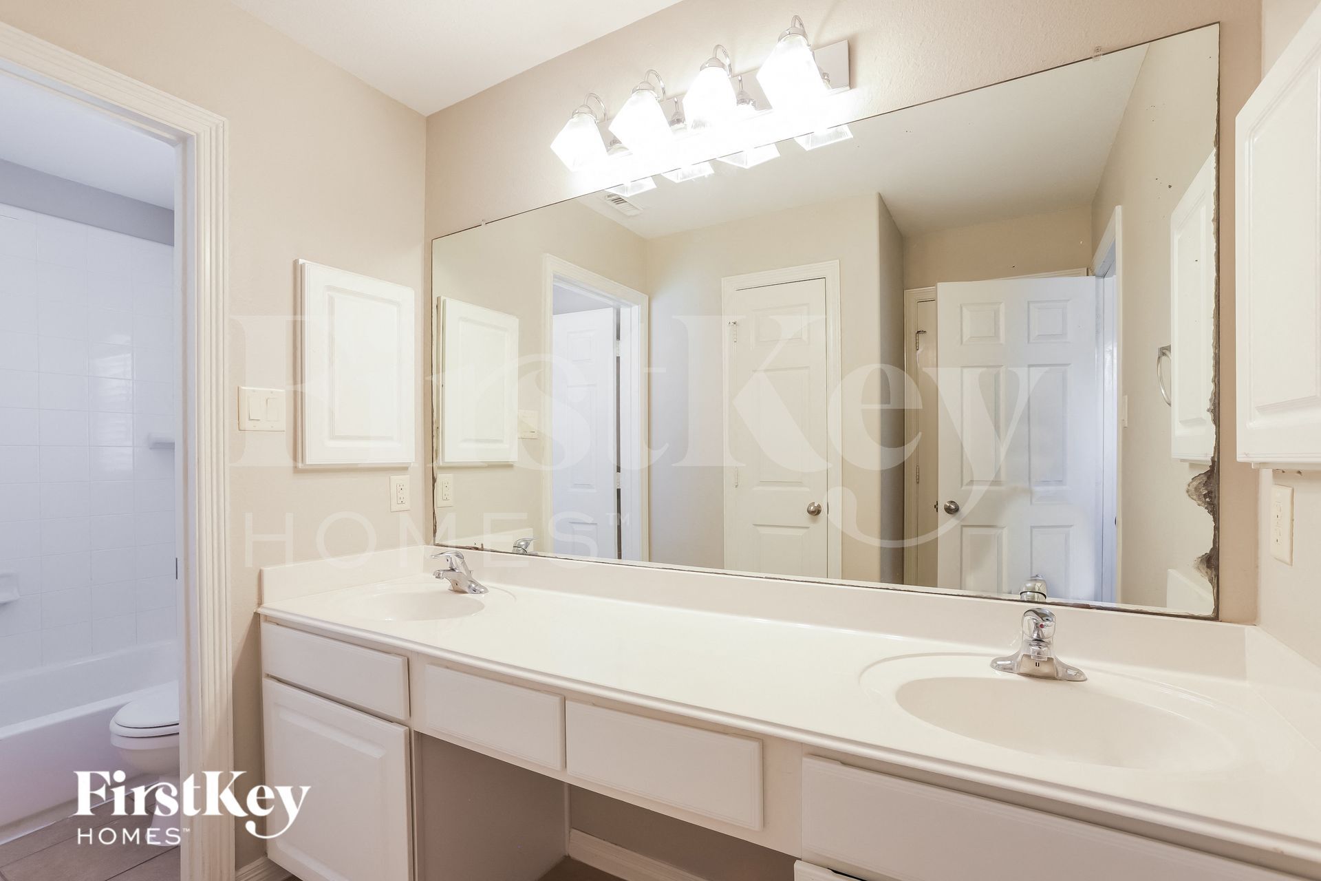 Building Photo - 8015 N Tarrytown Crossing Dr