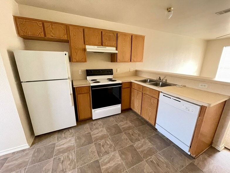 Building Photo - 4411 Jeff Scott Dr