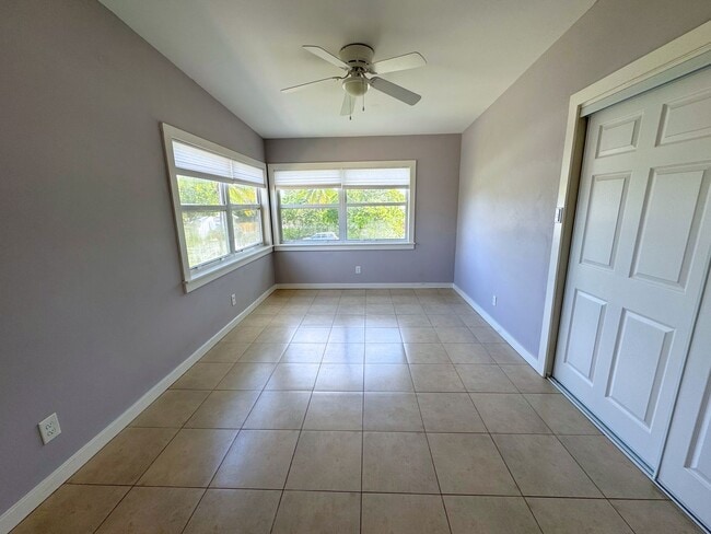 Building Photo - Modern 3 bed / 2 bath Apartment for Rent -...