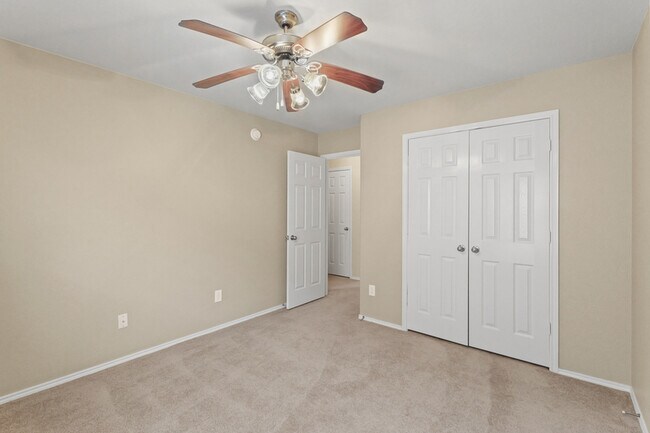 Building Photo - 2818 Lockeridge Oaks Dr