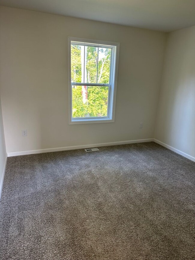 Building Photo - Newer Boalsburg house available September!!