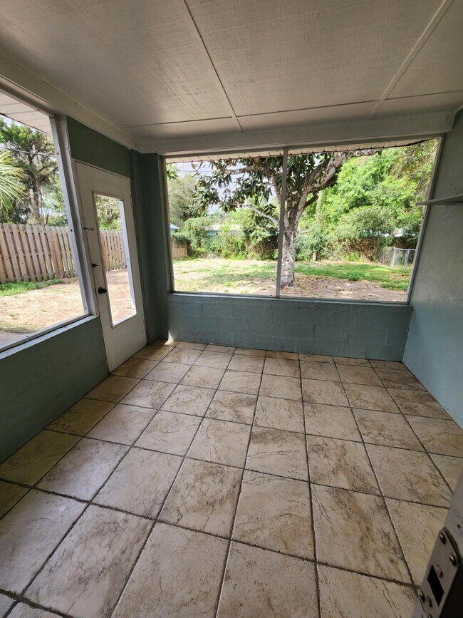 Building Photo - 434 Lenore Ave