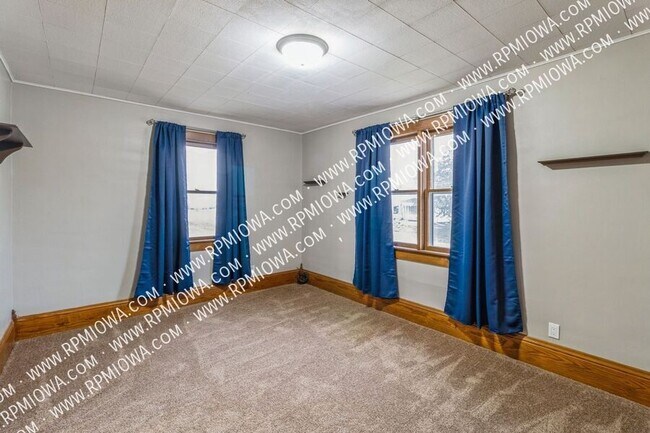 Building Photo - 1112 Main St