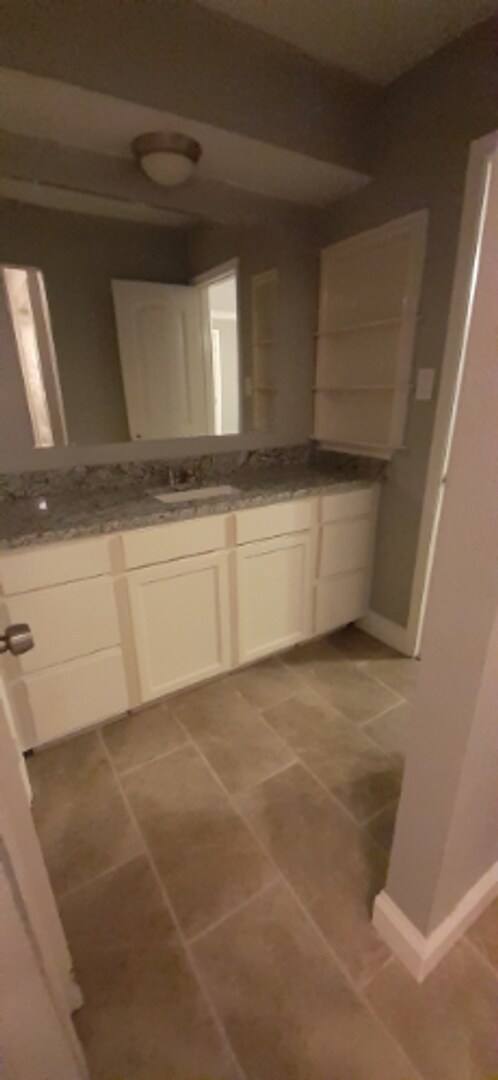 Building Photo - 2202 Greenbriar Ct