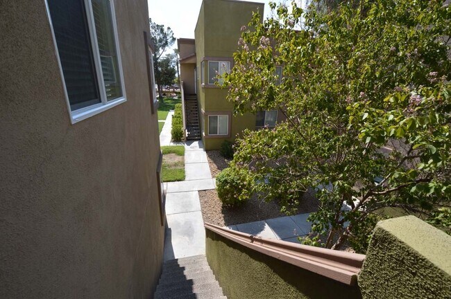 Building Photo - A Spacious and Stylish 2 Bed / 2 Ba Condo Gated Community