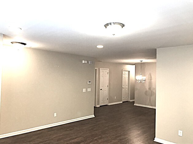 Building Photo - 100 Wildberry Ln
