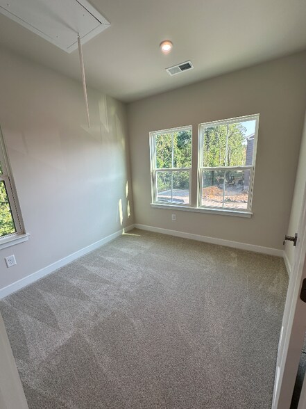 Building Photo - 418 bigwood Dr