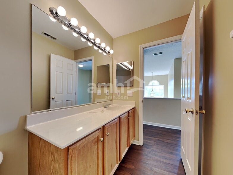 Building Photo - 7316 Pebble Crk