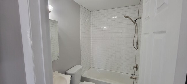 Building Photo - 306 E Clayton Ave