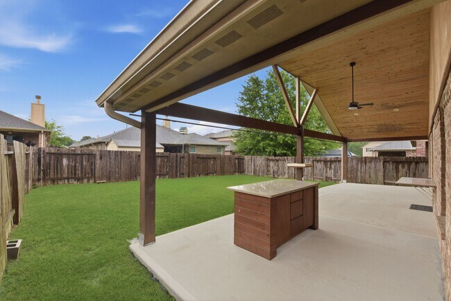 Building Photo - 22014 Pheasant Bend Ln