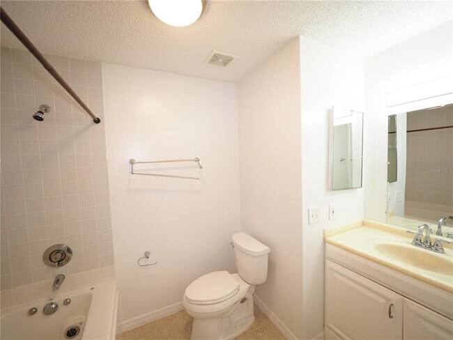 Building Photo - 4252 Central Sarasota Pkwy