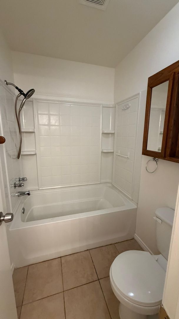 Building Photo - Welcome to your Next Home in Brawley