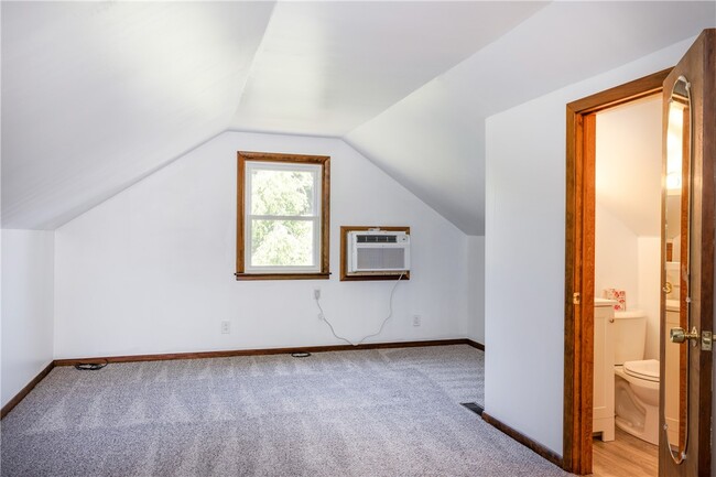 Building Photo - 578 Victory Hwy