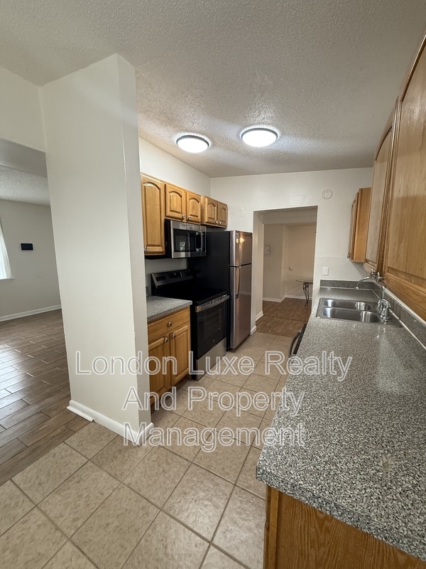 Building Photo - 909 La Marche Dr