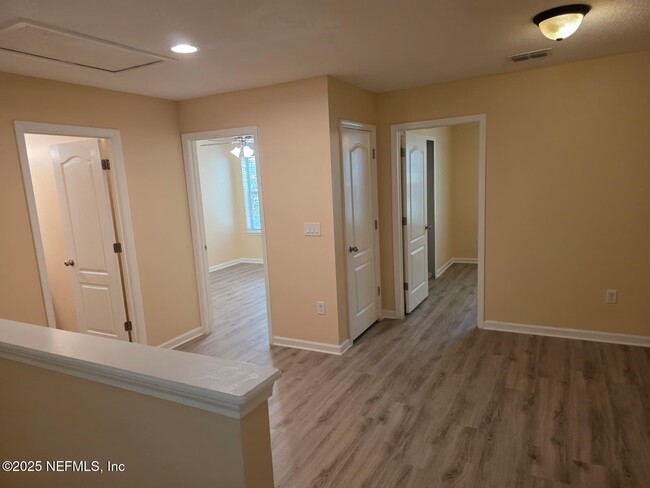 Building Photo - 498 Walnut Dr