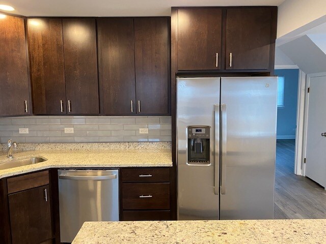 Building Photo - 218 W Pineview Dr