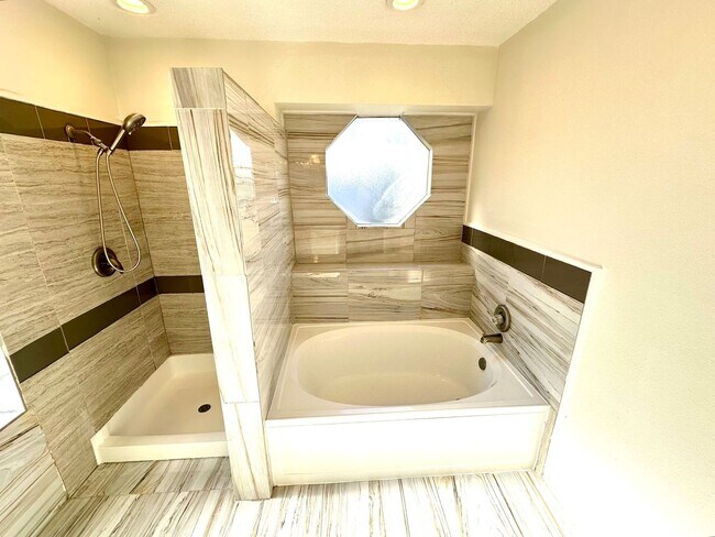 Building Photo - A Stunning 3-Bedroom 2.5-Bath 2 Storey Home with Spacious Layout and Backyard Oasis!