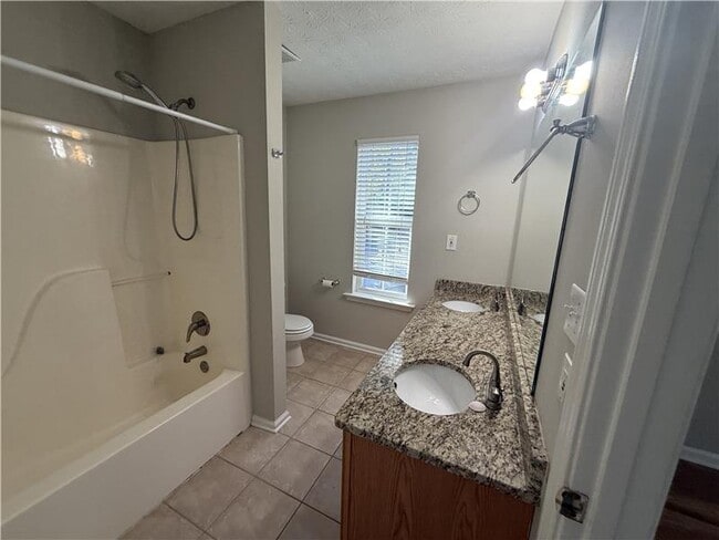 Building Photo - 27 Montgomery St SE