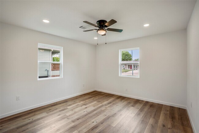 Building Photo - 3923 Alsace St