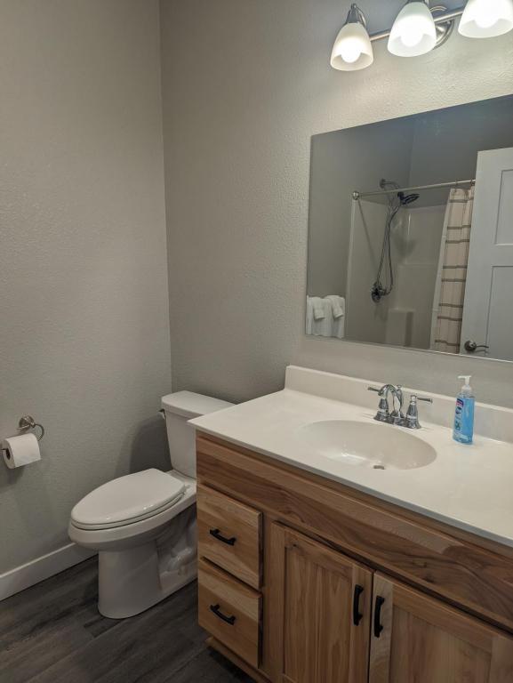 Building Photo - 620 W 5th St