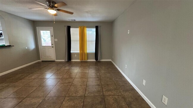 Building Photo - 5605 Clyde Ln