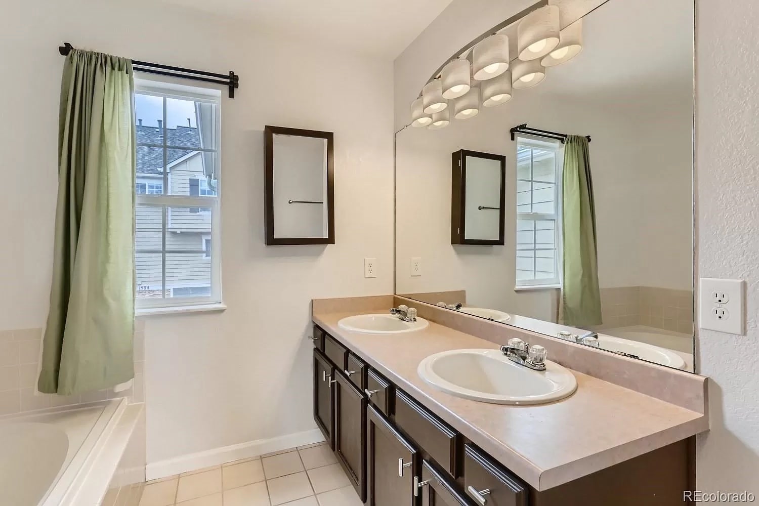 owner's bath - 1503 Gold Hill St