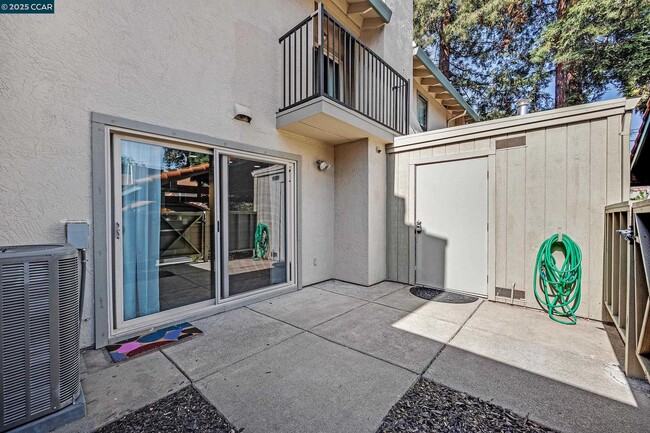 Building Photo - 1668 Parkside Dr