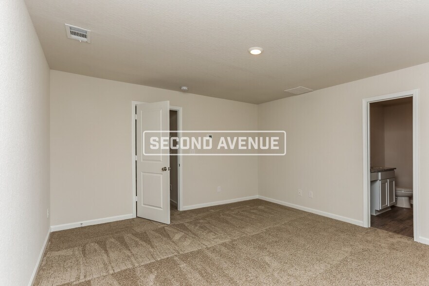 Building Photo - 571 Meadows Farm Dr