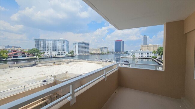 Building Photo - 1965 S Ocean Dr