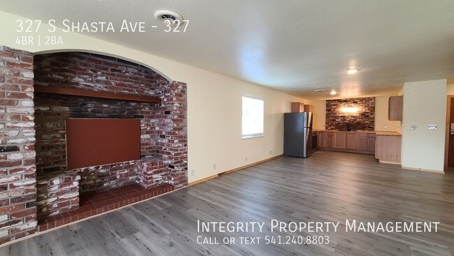 Building Photo - 327 S Shasta Ave