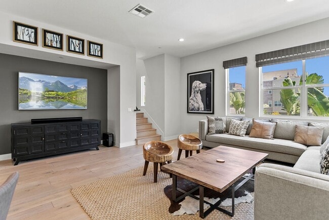 Building Photo - FURNISHED MODEL TOWNHOME IN HOA COMMUNITY