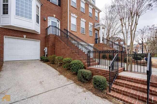Building Photo - 1732 Highlands View Dr