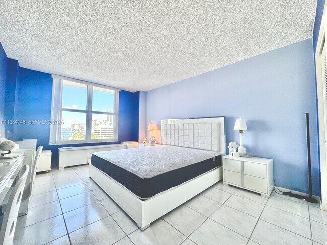 Building Photo - 3800 S Ocean Dr