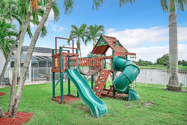 Building Photo - 5878 Bay Hill Cir